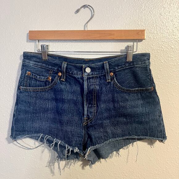 Levi's 501 Button Fly Shorts Size 28 - Picture 3 of 6